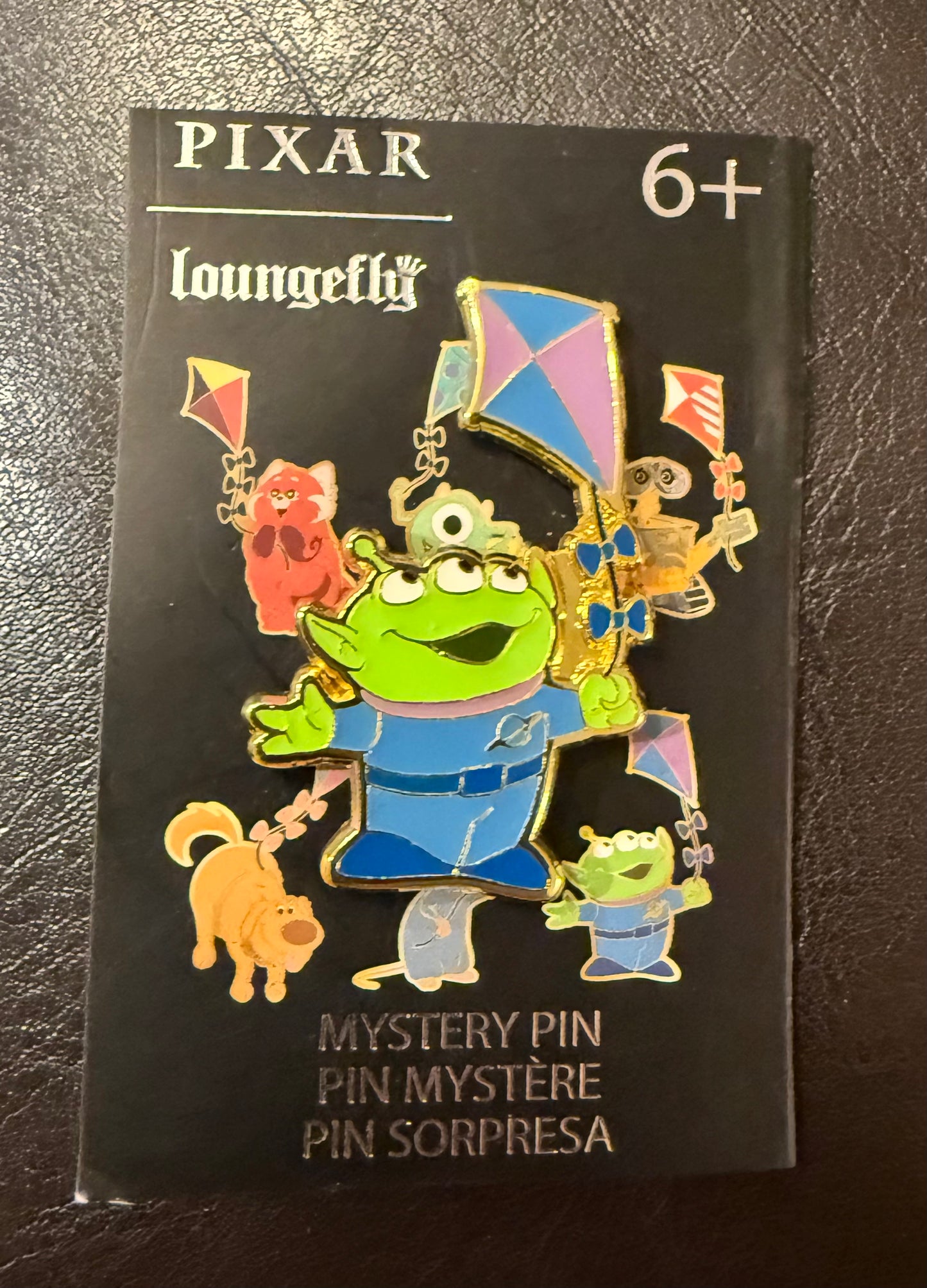 Little Green Man Alien Pixar Characters with Kites B10