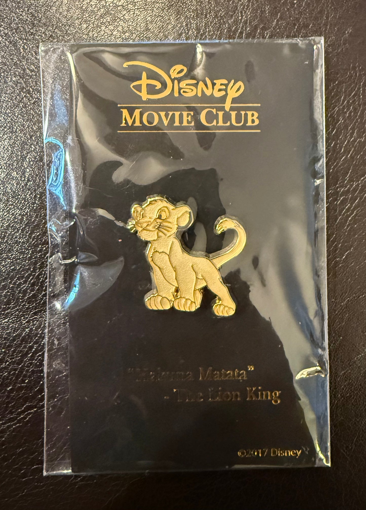 Gold Simba Lapel B7