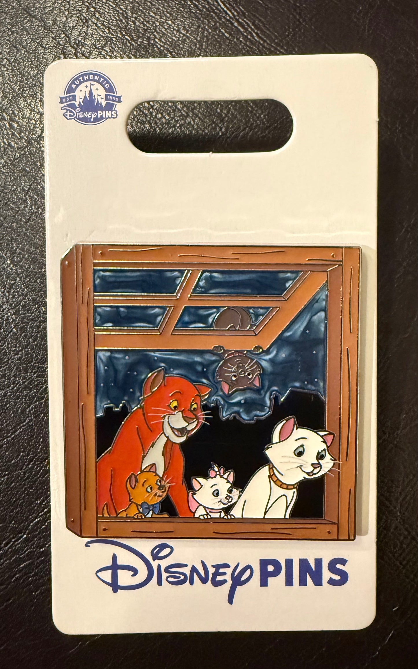 Aristocats Family Duchess, Thomas O’Malley, Marie, Toulouse and Berlioz Looking Through Window B4