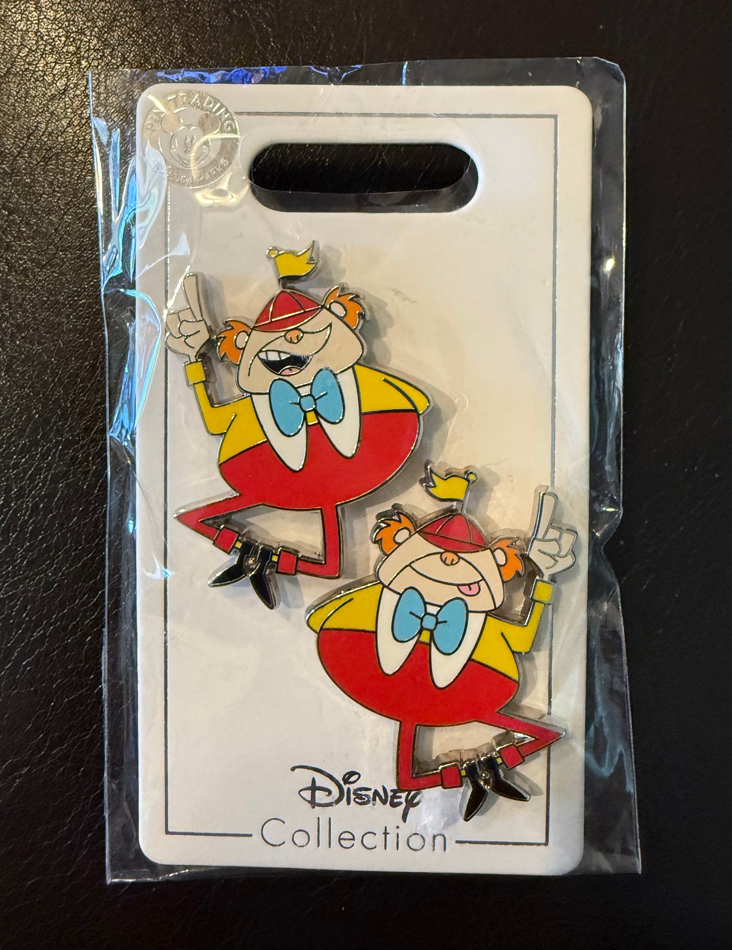 Tweedledee and Tweedledum Hands Raised 2-Pin Set