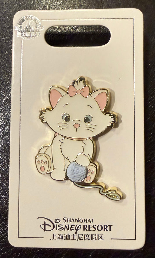 Marie Kitties with Yarn B3